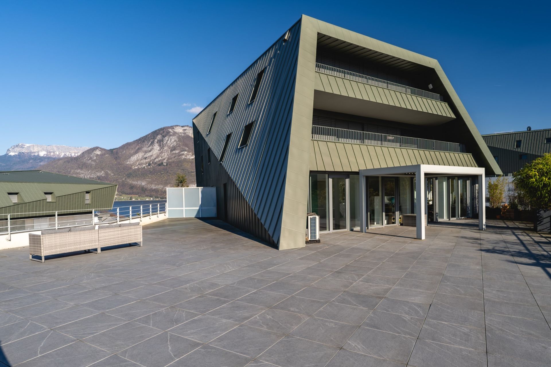 apartment 5 Rooms for sale on ANNECY (74000)