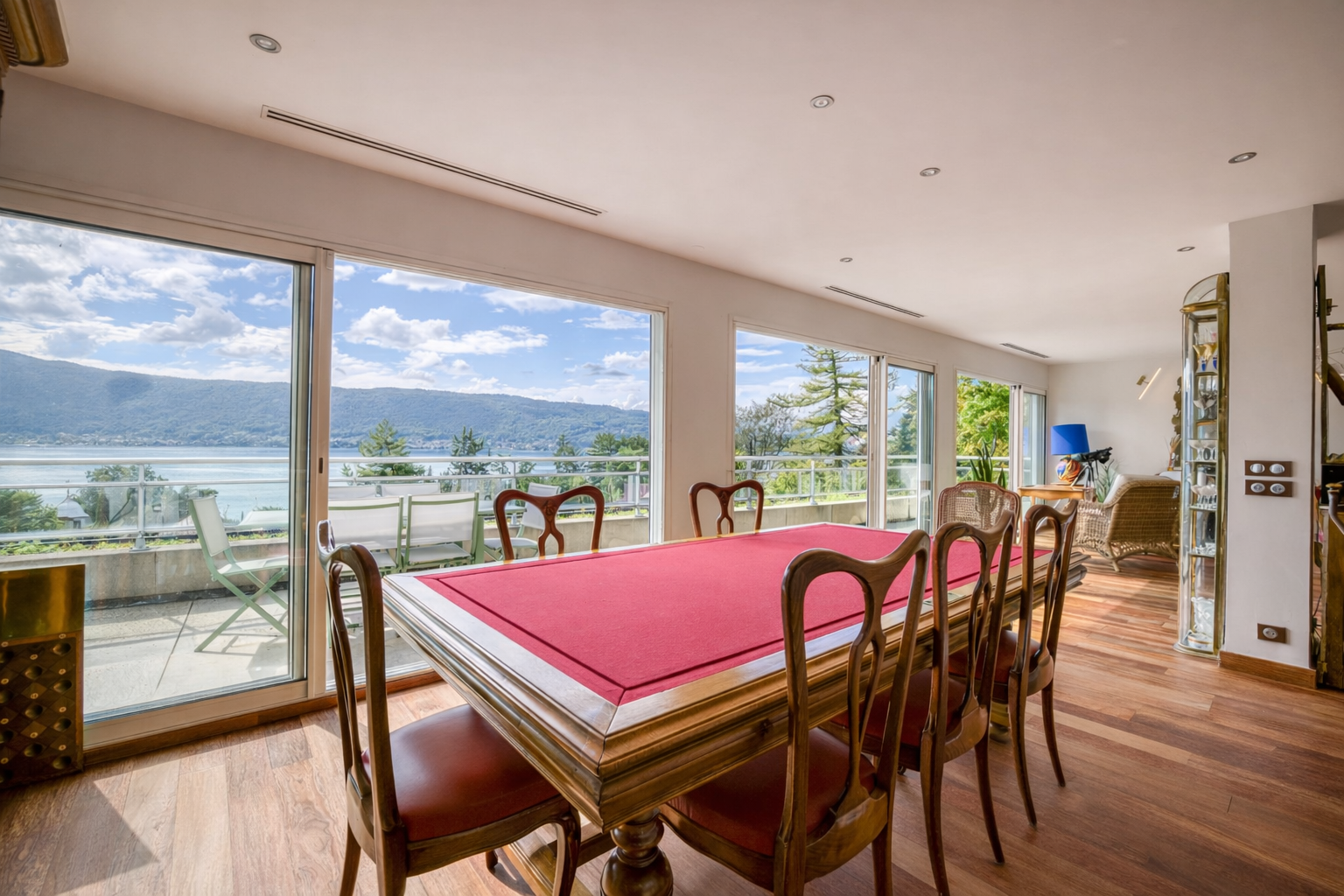 apartment 6 Rooms for sale on VEYRIER DU LAC (74290)