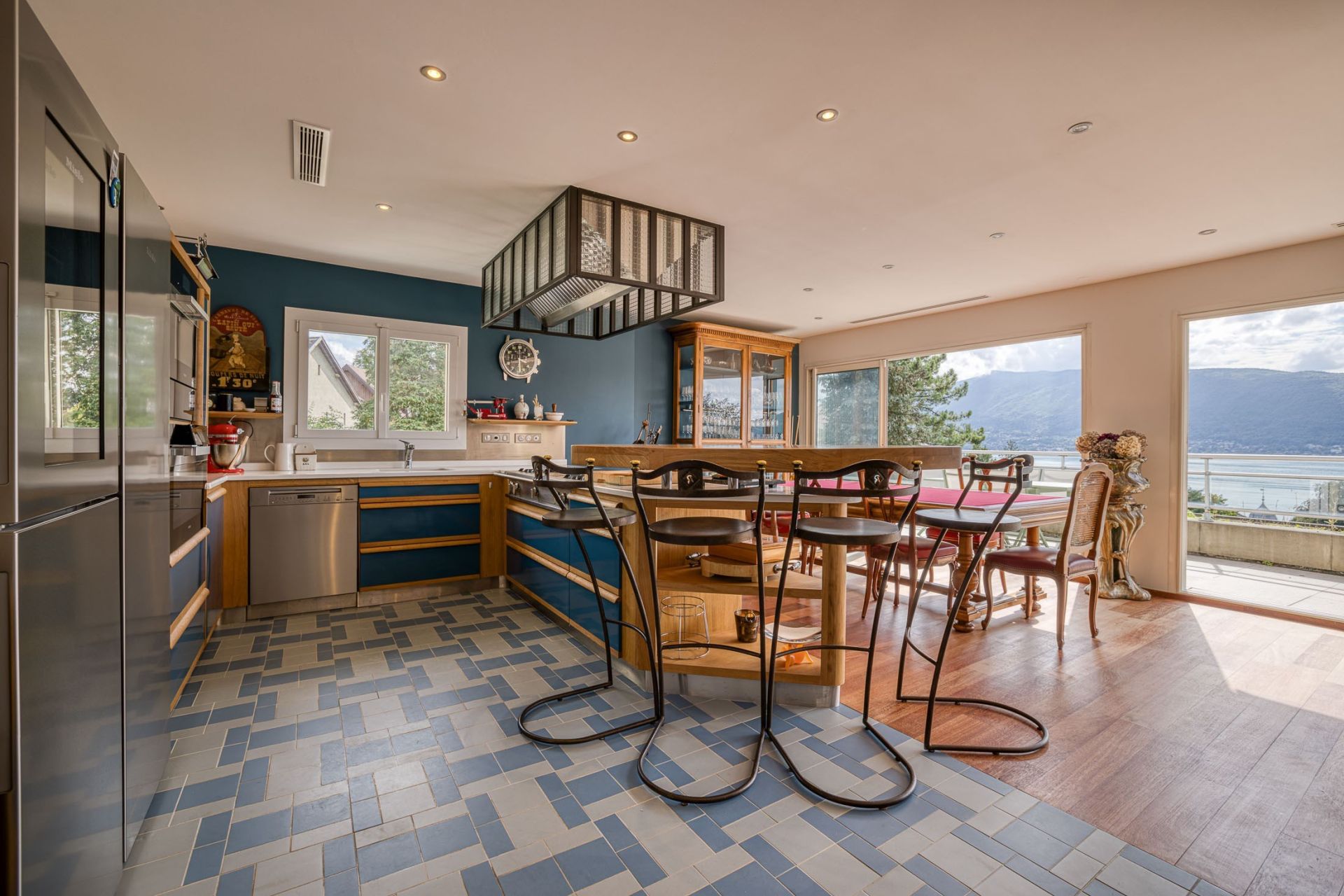 appartement 8 Pièces en vente sur VEYRIER DU LAC (74290)