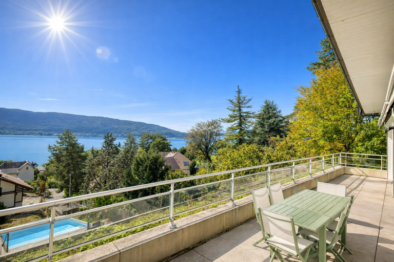 apartment 6 Rooms for sale on VEYRIER DU LAC (74290)