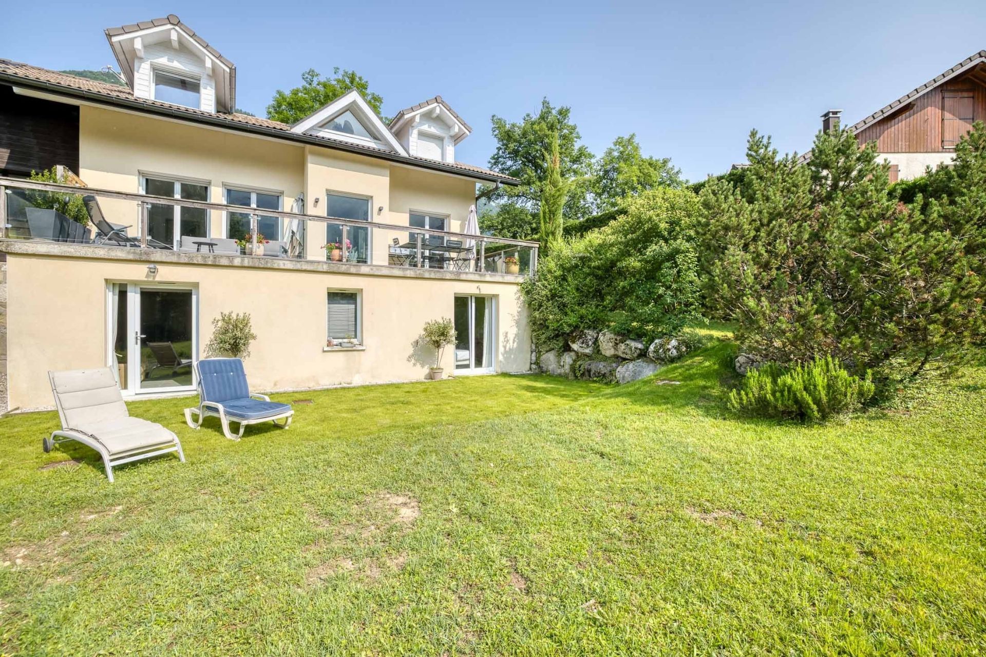 maison 10 Pièces en vente sur BLUFFY (74290)