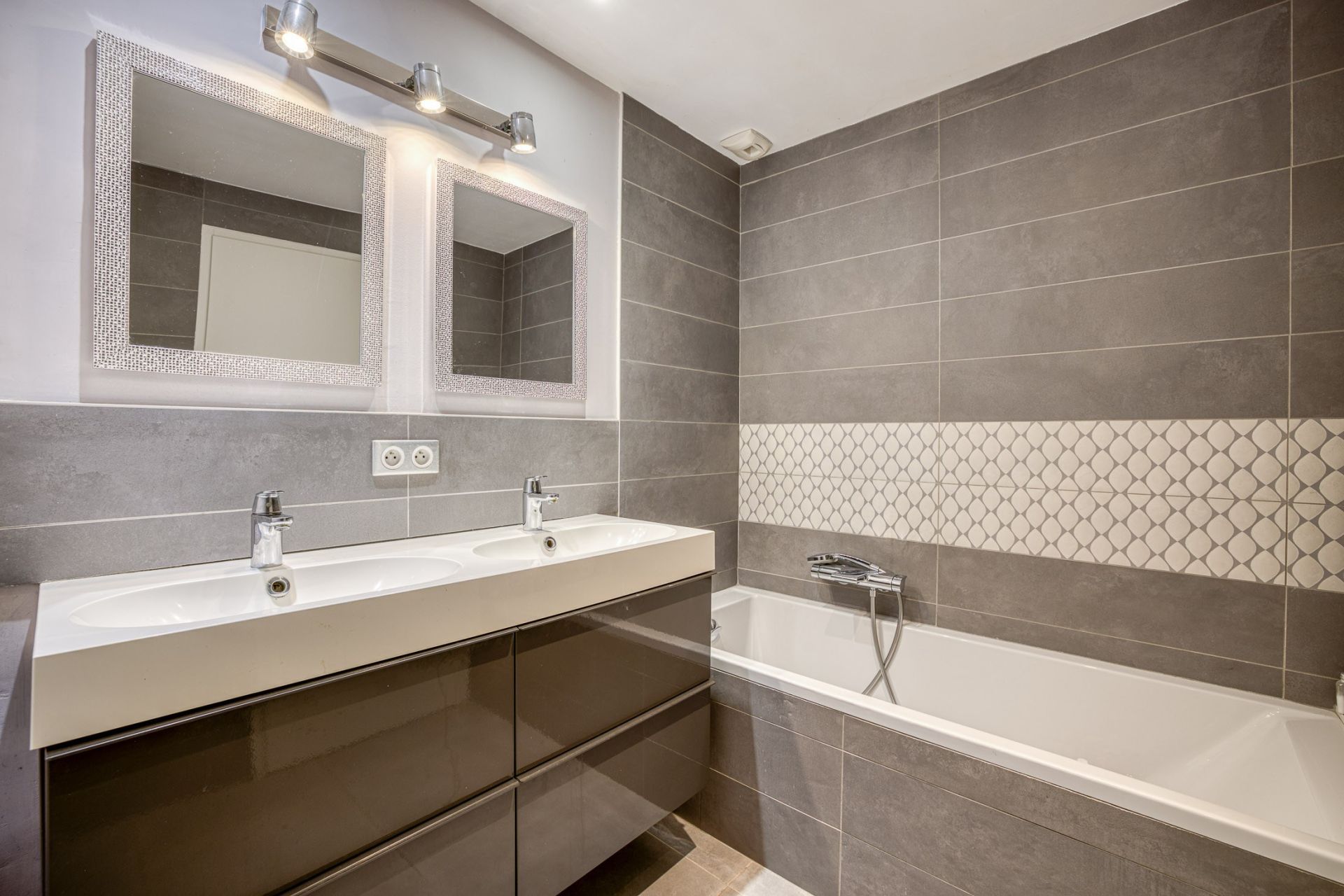 maison 10 Pièces en vente sur BLUFFY (74290)