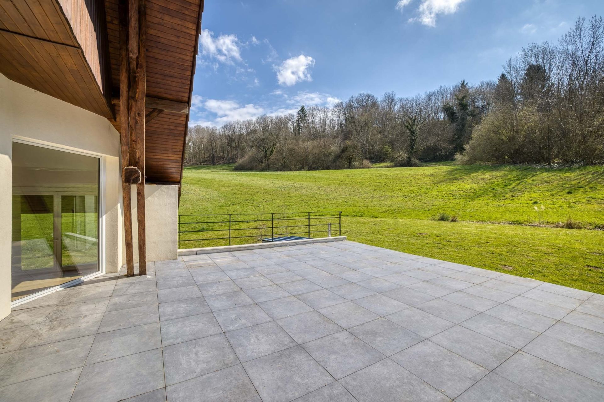 house 9 Rooms for sale on ALLONZIER LA CAILLE (74350)