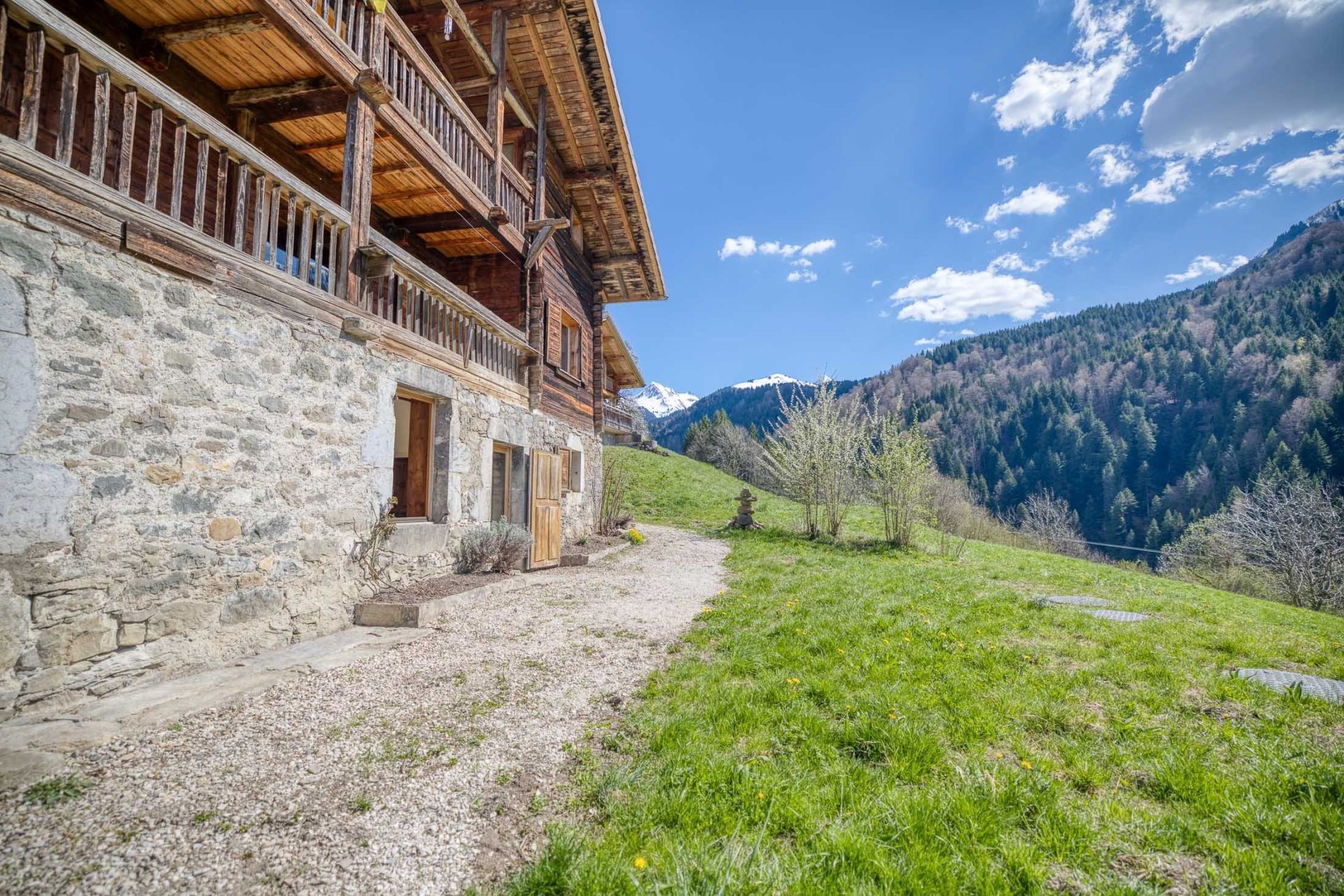 apartment 4 Rooms for sale on MANIGOD (74230)