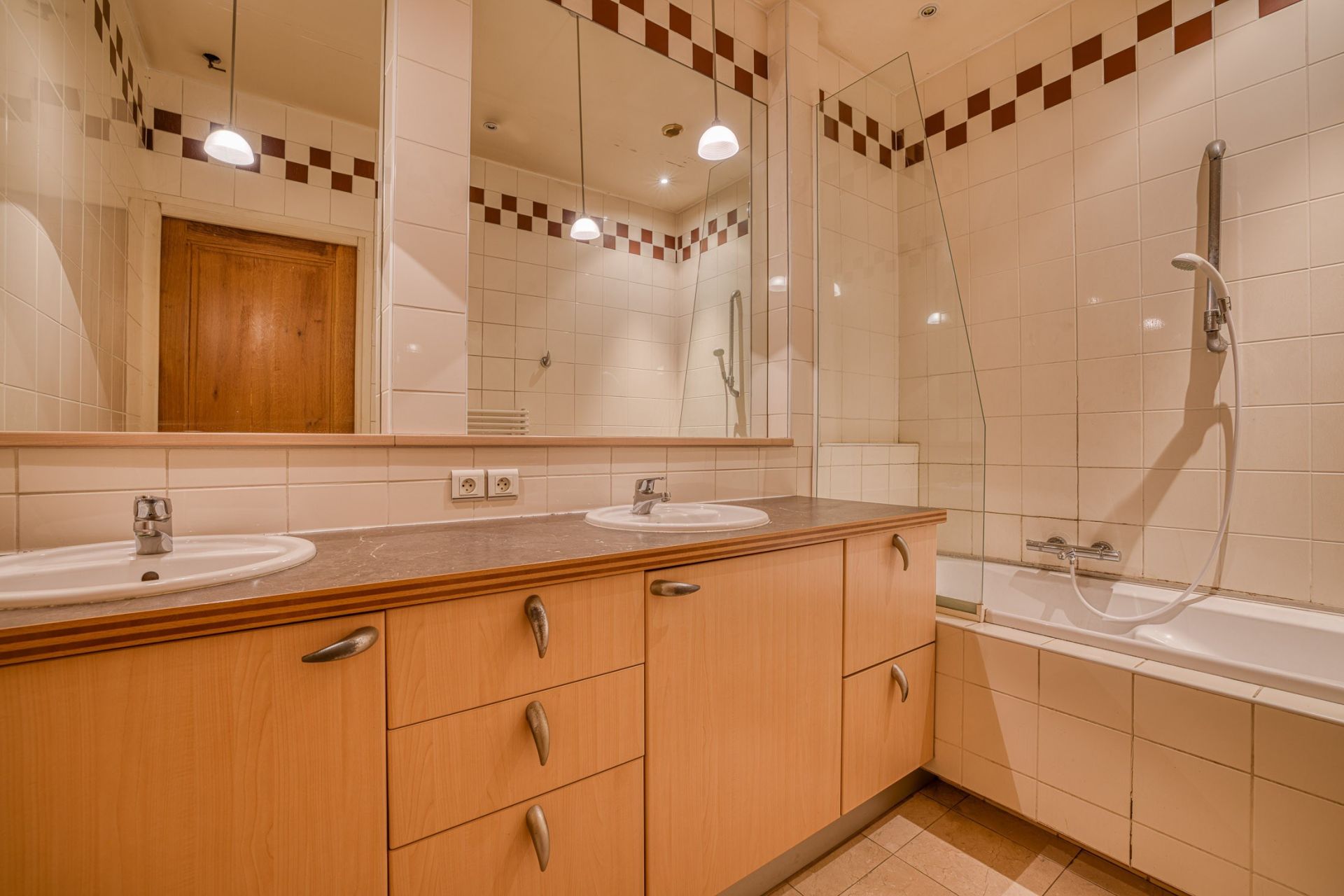 apartment 6 Rooms for sale on ANNECY (74000)