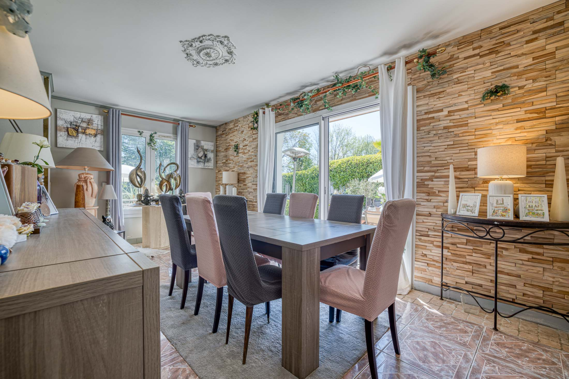 house 6 Rooms for sale on SEVRIER (74320)