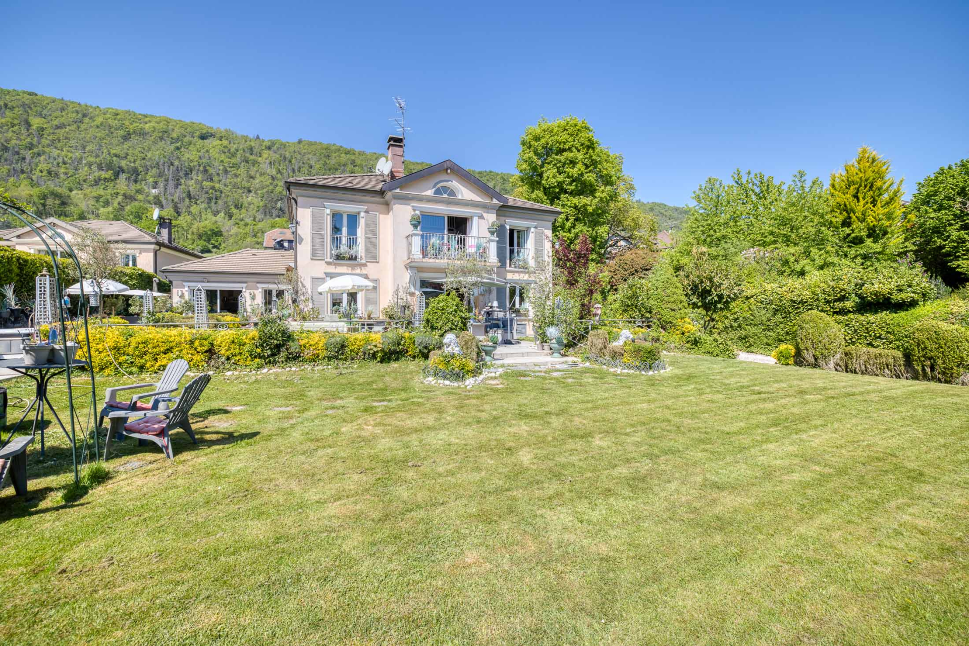 house 6 Rooms for sale on SEVRIER (74320)