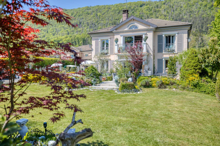 house 6 Rooms for sale on SEVRIER (74320)